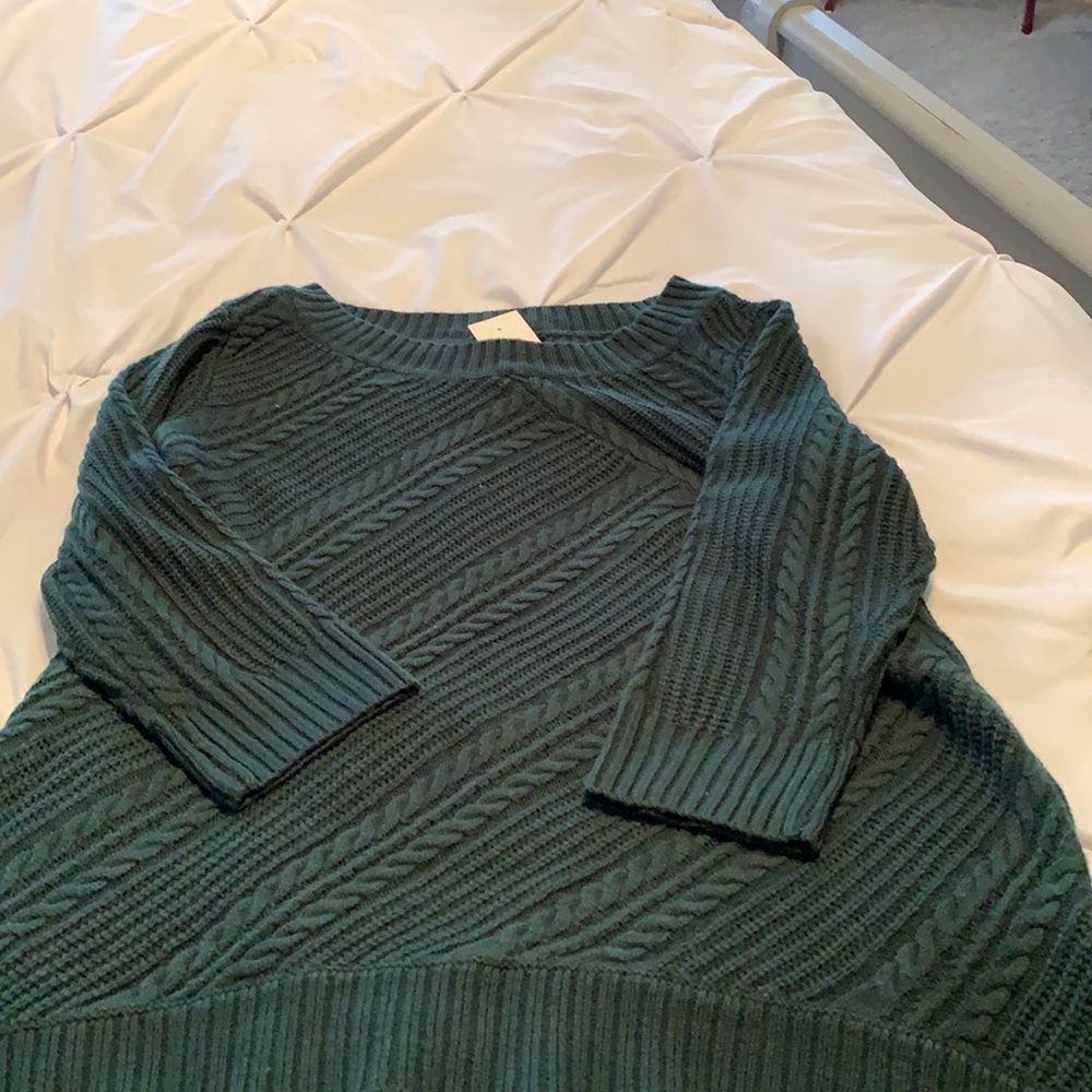 Scoop neck tunic sweater with 3/4 sleeves